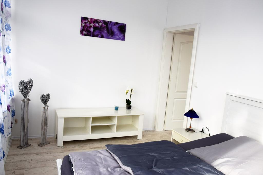 Urlaub Im Wintergarten Rostock-Lichtenhagen-Dorf Apartment Bagian luar foto