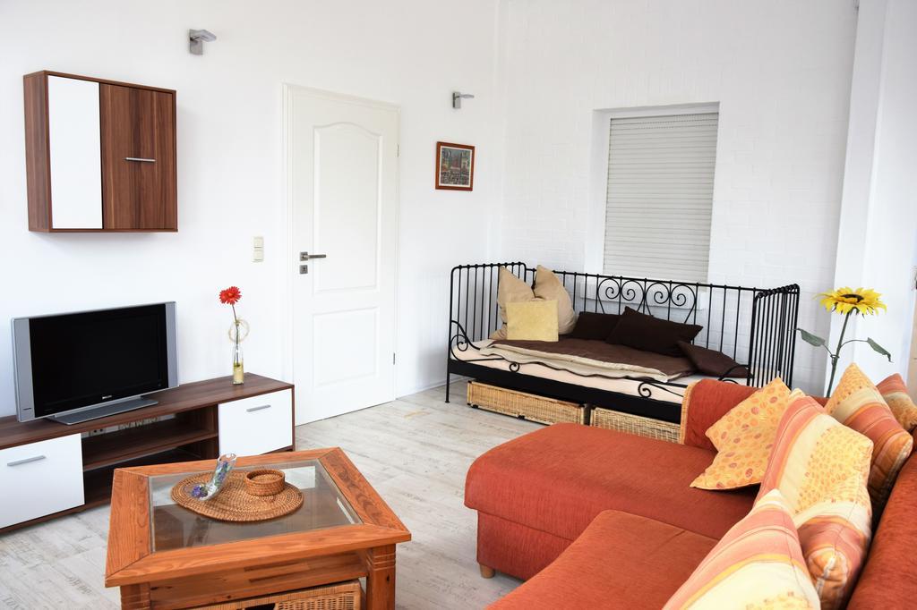 Urlaub Im Wintergarten Rostock-Lichtenhagen-Dorf Apartment Bagian luar foto