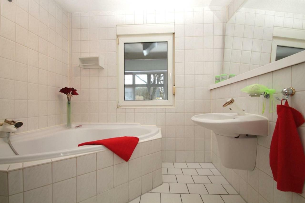 Urlaub Im Wintergarten Rostock-Lichtenhagen-Dorf Apartment Bagian luar foto